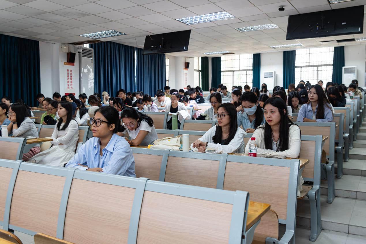 教师教育学院开展 《基于深度学习的混合教学模式》专题讲座