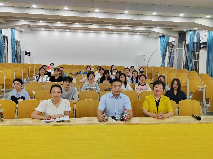 我院学科教学（语文）“名师进课堂”学术月系列活动（二）