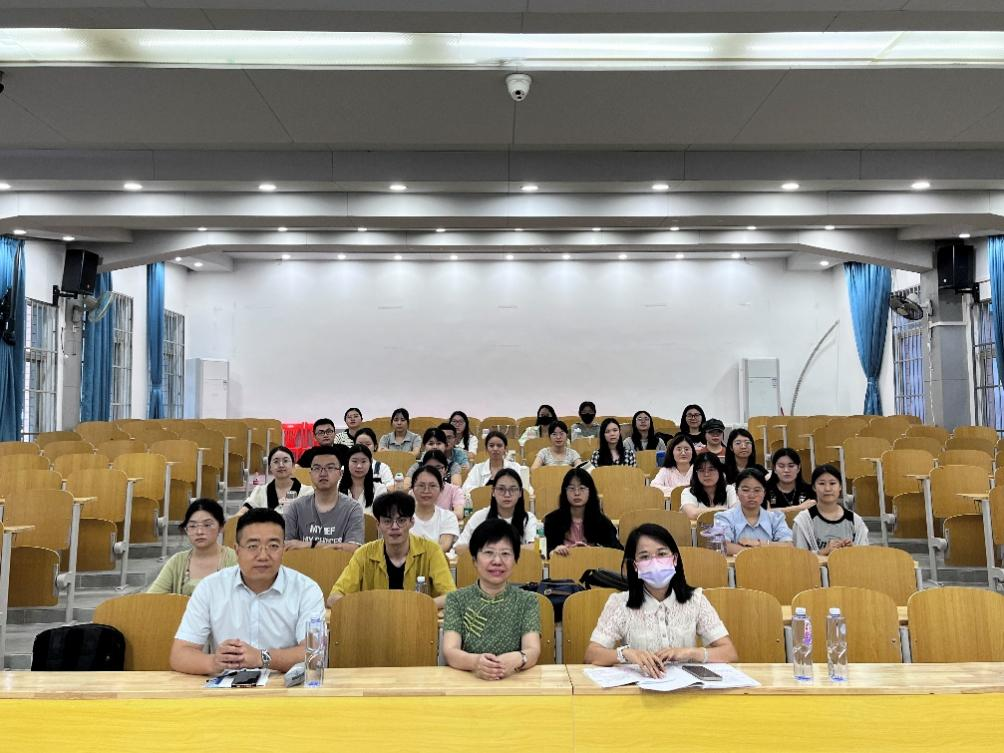 2023级学科语文教育硕士开展第三期“名师进课堂”学术月系列活动
