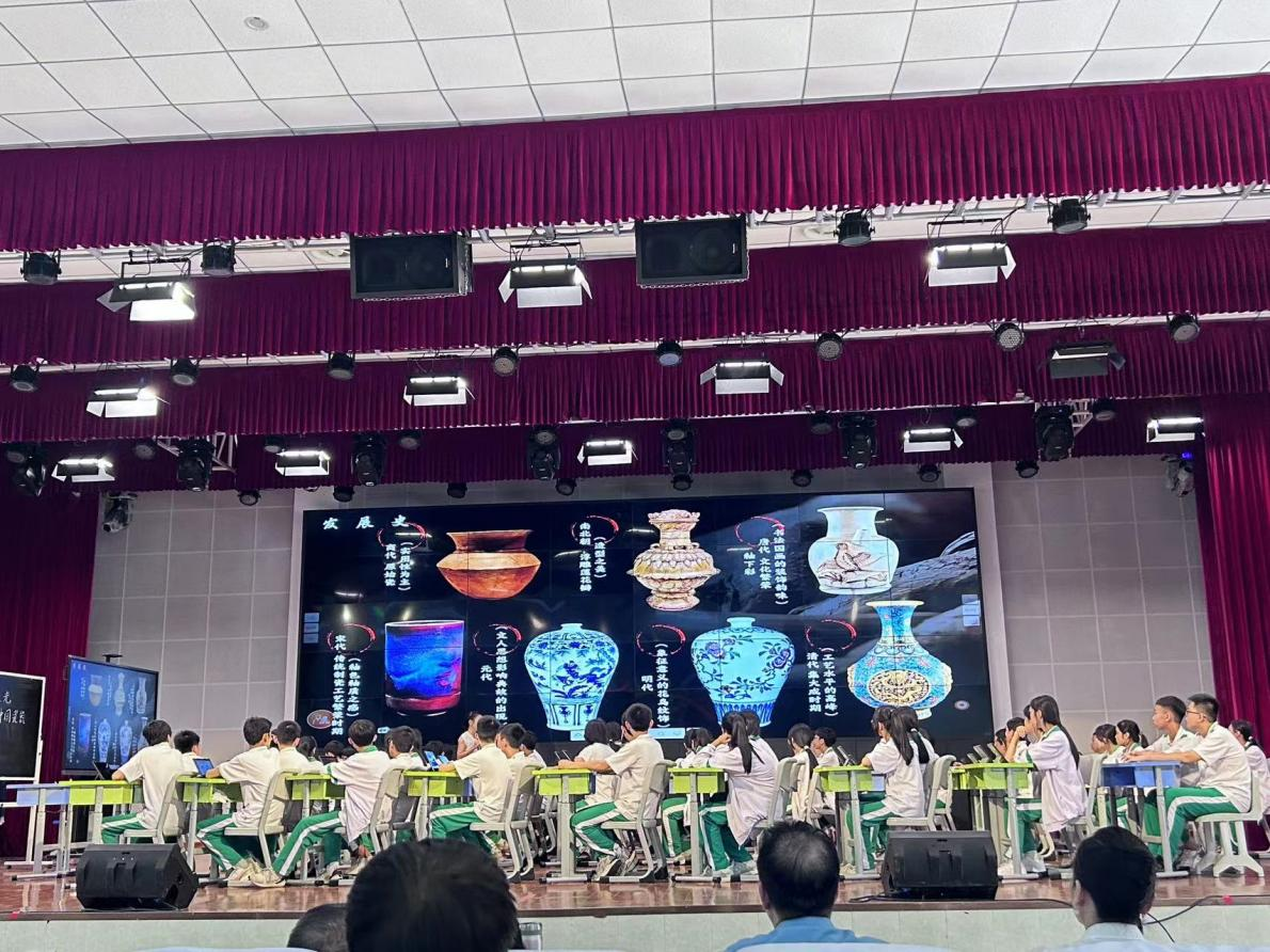 2023级学科教学（美术）研究生现场观摩海南省中小学美术课堂教学评比活动