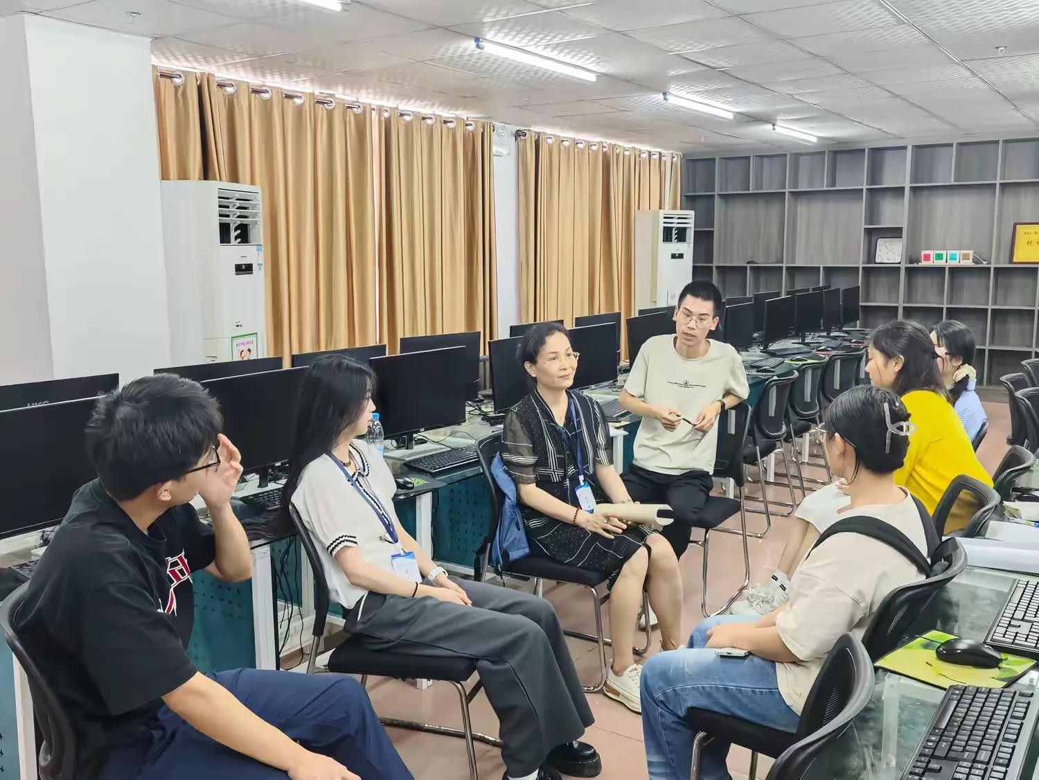 海南师范大学信息学科实习巡回指导:海桂中学