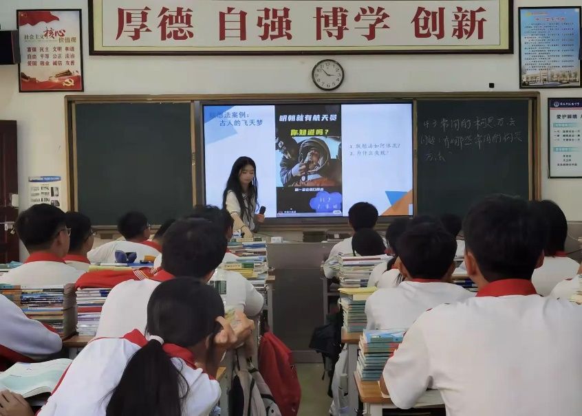 海南师范大学信息学科实习巡回指导:海桂中学