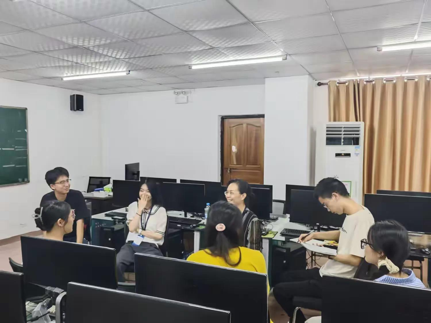 海南师范大学信息学科实习巡回指导:海桂中学