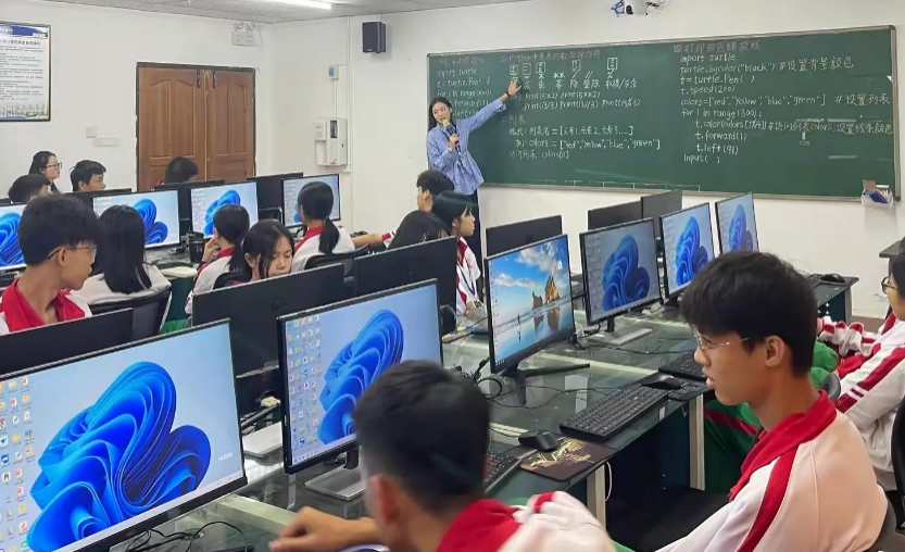 海南师范大学信息学科实习巡回指导:海桂中学