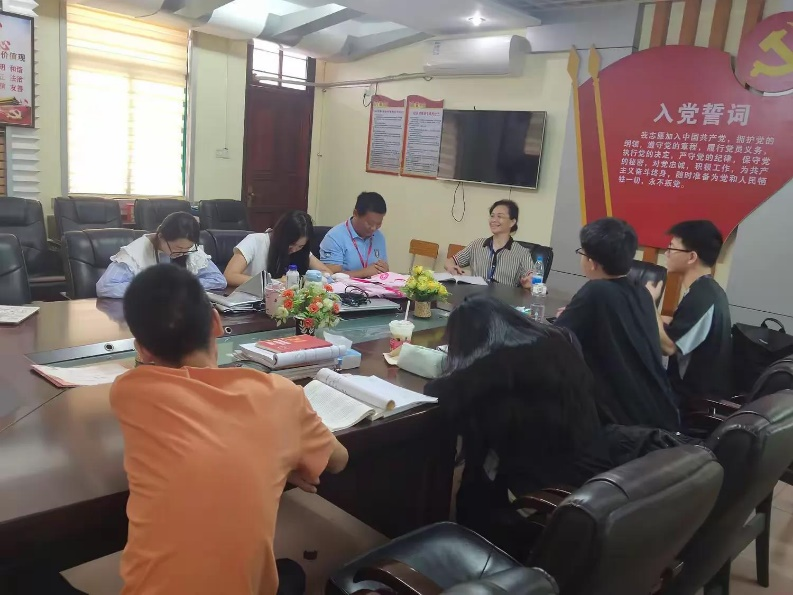 海南师范大学信息学科实习巡回指导:海桂中学